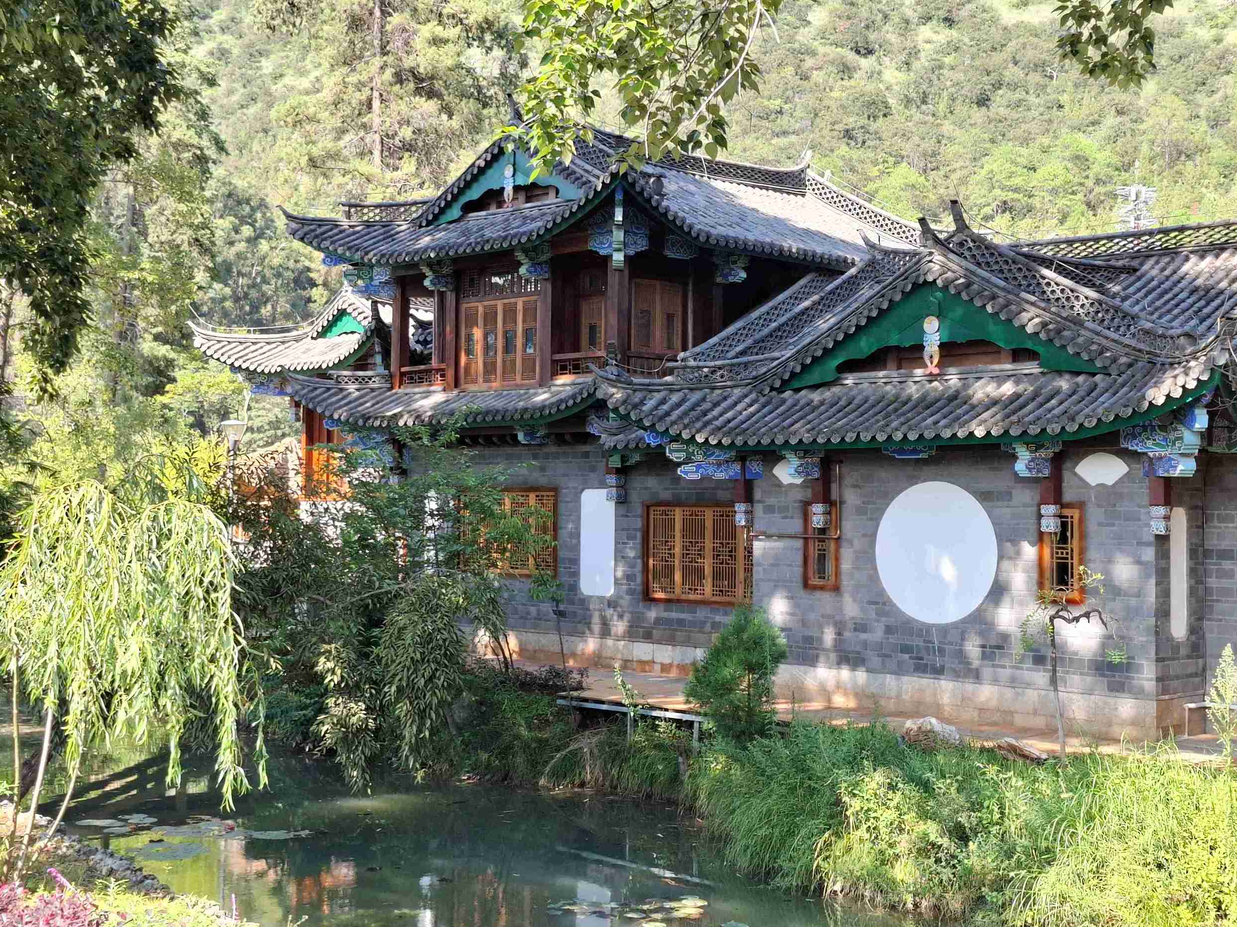 Sfeerafbeelding park-spring-jade-tempel-brug-yunnan-lijiang